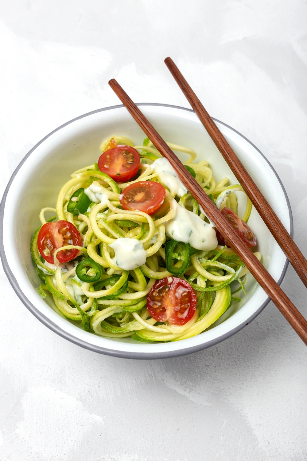 15 Refreshing Summer Dinner Recipes 5 4. Zucchini Noodles with Pesto and Cherry Tomatoes