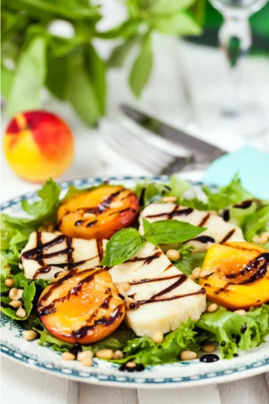 15 Refreshing Summer Dinner Recipes 12 Grilled Halloumi and Peach Salad (3)