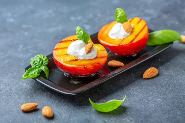 Grilled Peaches with Honey and Yogurt